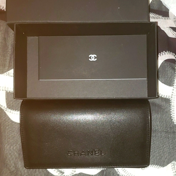 Sunglasses - Picture 5 of 6